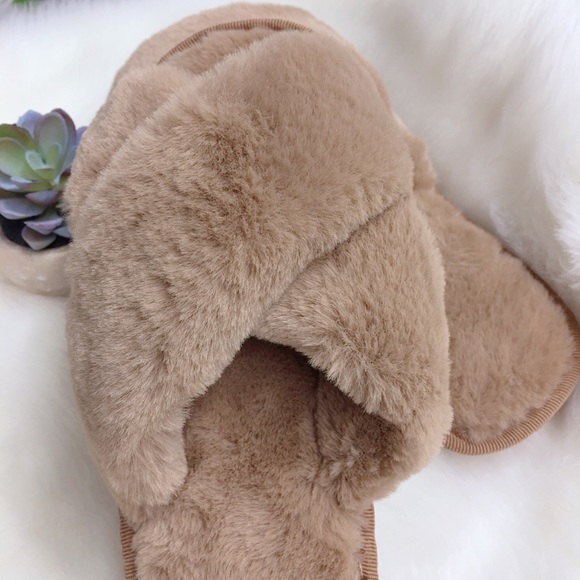 Fur Cross Band Slippers - Picture 3 of 9